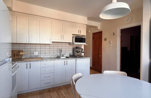 Rosemont-La Petite-Patrie Apartment | Spacious - 4 beds - Office - 12 min. from metro