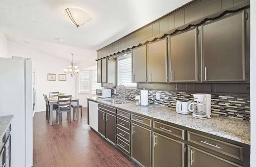 Allen House | Spacious 4-BR Home Near Allen Outlets & Dining