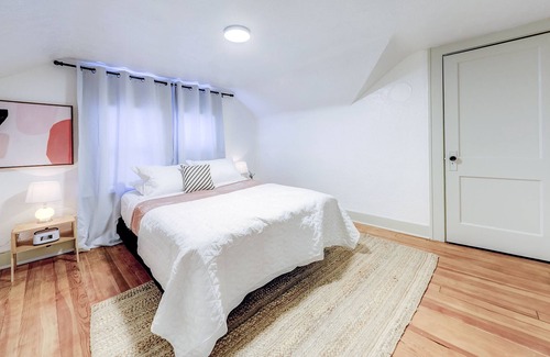 Rosedale House | Spacious 4 BR house perfect for your large group!