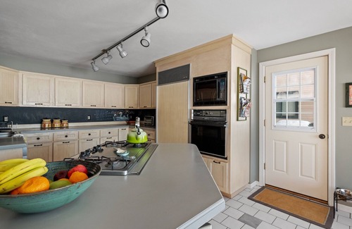 New Durham House | Spacious, 4 Season Lakefront Home on Merrymeeting Lake!