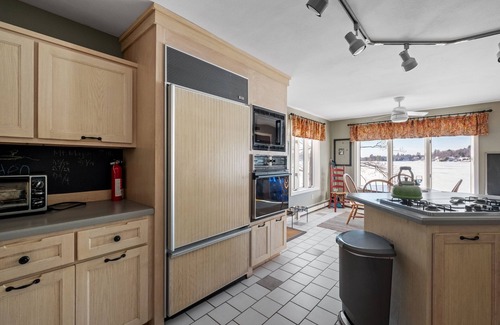 New Durham House | Spacious, 4 Season Lakefront Home on Merrymeeting Lake!