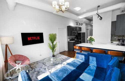 Near South Side Apartment | Spacious 420 Friendly 3BR Retreat Near McCormick Place and Soldier Field