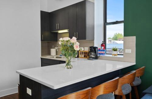 Near South Side Apartment | Spacious 420 Friendly 3BR Retreat Near McCormick Place and Soldier Field