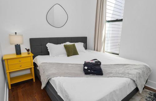 Near South Side Apartment | Spacious 420 friendly 3BR-2Ba Near McCormick and Museums