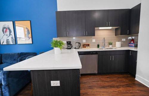 Near South Side Apartment | Spacious 420 friendly 3BR-2Ba Near McCormick and Museums