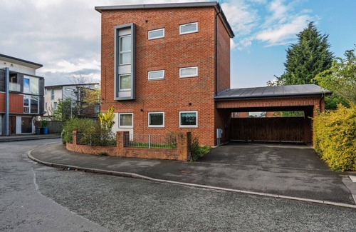 Manchester House | Spacious 4bd 3.5bt - Etihad COOP -Cinema PoolTable