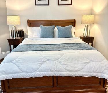 Wayland Apartment | Spacious 4B2B Loft ,Private Kitchen, Walk to everything,Near Brown&RISD