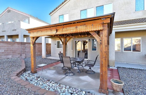 Tierra Oeste House | Spacious 4bd/3.5 bath house, Quiet Albuquerque Neighborhood