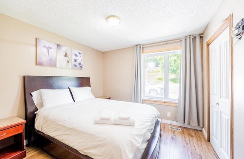 Central Okanagan Apartment | Spacious 4BD&3BA house w parking, 3 mins to Winery