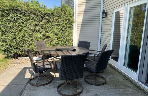 Onamia House | Spacious 4BD 3Bth townhouse on the peninsula!