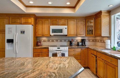Orangevale House | Spacious 4bd house with yard in quiet neighborhood, close to shopping & freeway