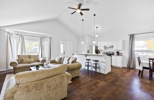 Fenelon Falls House | Spacious 4Bdrm Home | Patio, BBQ, Walk to Lake