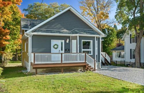 Fenelon Falls House | Spacious 4Bdrm Home | Patio, BBQ, Walk to Lake
