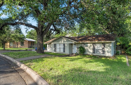 South Manchaca House | Spacious 4Bed Home in South Atx! Monthly Rental!