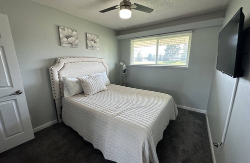 Cool Valley House | Spacious 4Bedroom Family House.