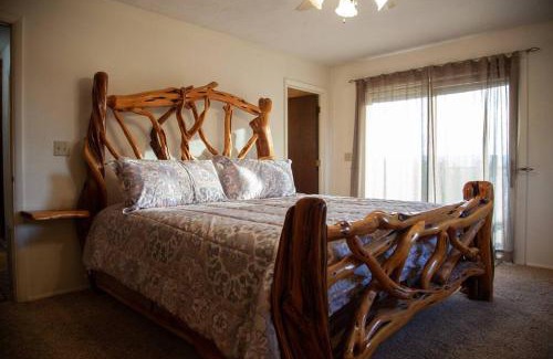 Driggs House | Spacious 4BR 3BA Convenient Downtown Driggs House