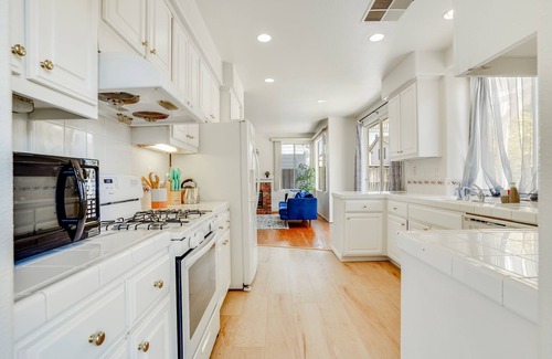 Tennyson - Alquire House | Spacious 4BR 3BA | King Bed | Private Yard | SF Bay Area