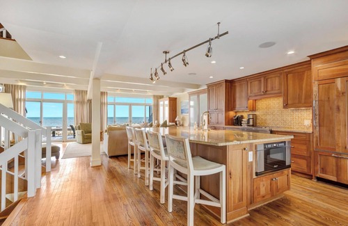 North Shores House | Spacious 4BR/5BA Oceanfront Townhouse - Community Pool,Tennis Court