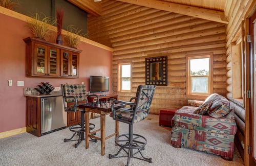 Zion National Park East Entrance House | Spacious 4BR Cabin near Zion · Stargazing Deck, Trails, Pool Table & Family Fun