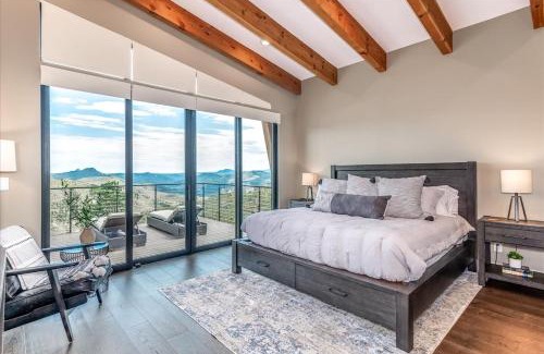 Bailey House | Spacious 4br Cabin W Deck & Hot Tub