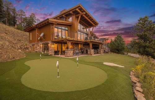 Bailey House | Spacious 4br Cabin W Deck & Hot Tub