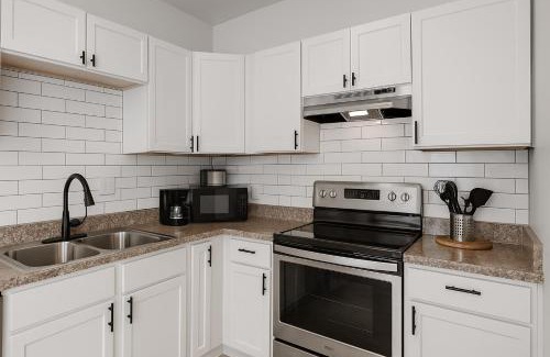 Detroit House | Spacious 4BR Family Home in Detroit WiFi Parking