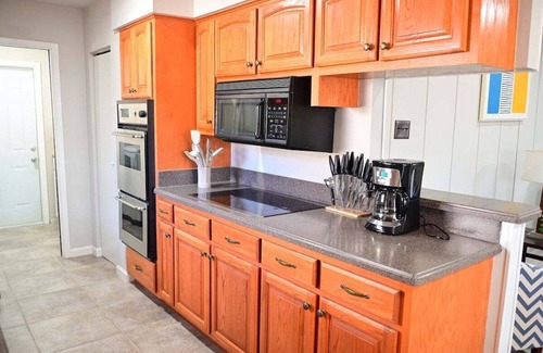 Universal City House | Spacious 4BR Furnished Extended Stay near Randolph AFB Fast Wi-Fi W/D SA