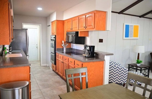 Universal City House | Spacious 4BR Furnished Extended Stay near Randolph AFB Fast Wi-Fi W/D SA