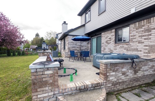 Sterling Heights House | Spacious 4BR Home w/WiFi & A/C – Family-Friendly Stay in Sterling Heights