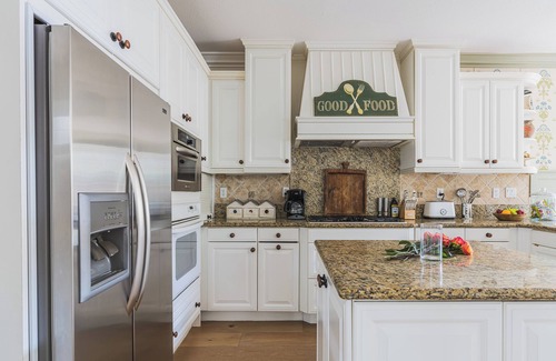 Torrey Highlands House | Spacious 4BR Home w/Fireplace, Work Space & Backyard Dining