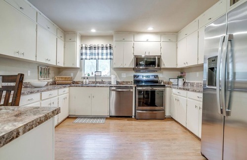 Lake Whitney House | Spacious 4BR Lakehouse w/Pool, Balcony & Huge Yard – Relax & Recharge!