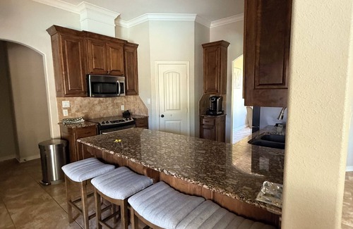 Longview House | Spacious 4BR Oasis with private pool perfect for families & Groups