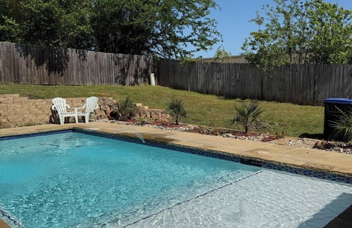 Longview House | Spacious 4BR Oasis with private pool perfect for families & Groups
