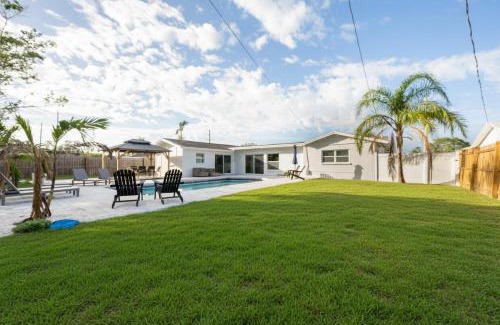 West Bradenton House | Spacious 4BR Oasis with Pool Near Anna Maria Island