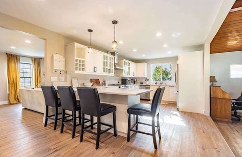 Placentia House | Spacious 4BR Retreat near Disneyland & Beaches