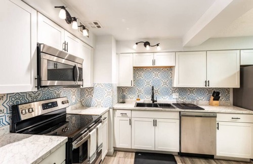 Pine Hills House | Spacious 4BR Retreat Wi-Fi + Pets OK