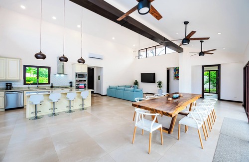 Tamarindo House | Spacious 4BR with bikes near Pinilla golf course and beach club