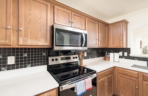 Southside Apartment | Spacious 4BR w Game Room - 15 min to Seaworld