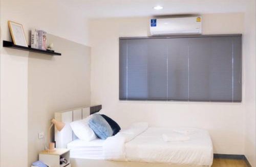 Phra Khanong Apartment | Spacious 4BRTownhouse BTS Onnut 10 Sleeps with Parking