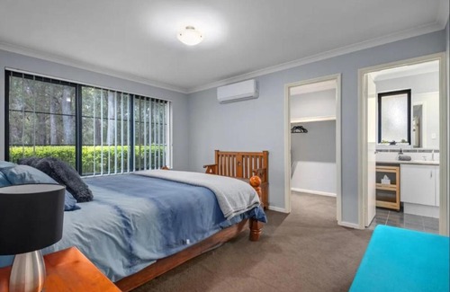Vasse House | Spacious 4x2 Southwest Gem Perfect for Two Families, Steps from Top Attractions with Fun Spaces for Kids, separate areas for Adults and Big Savings