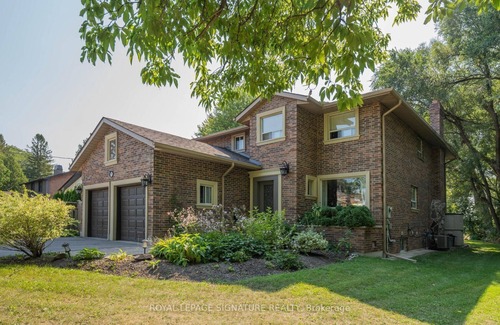 Pickering House | Spacious 5+2-bedroom house with AC, WiFi in charming Pickering
