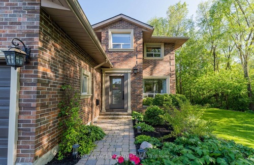 Pickering House | Spacious 5+2-bedroom house with AC, WiFi in charming Pickering