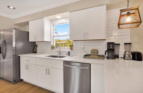 Bay Crest Park House | Spacious 5-bd 3.5bth Waterfront Retreat with Pool, Kayaks, and Game room