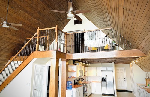 Norway House | Spacious 5 bdr Lake Shafer house with breathtaking view