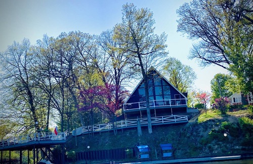 Norway House | Spacious 5 bdr Lake Shafer house with breathtaking view