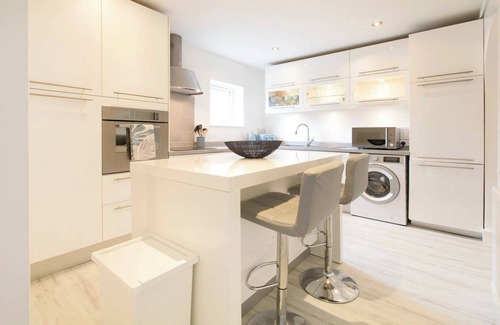 Oxford House | Spacious 5 bed, 3 bathroom, Oxford City Oasis with free Parking for up to 4 cars