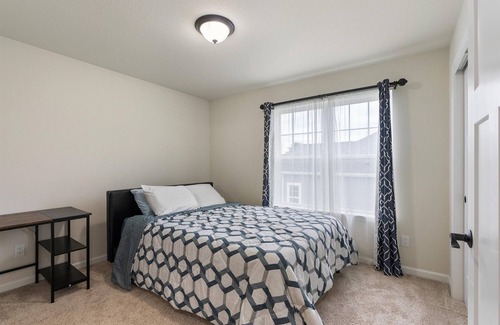 Brookfield House | Spacious 5-bedroom house with AC, WiFi in charming Menomonee Falls