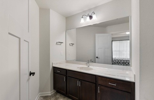 Brookfield House | Spacious 5-bedroom house with AC, WiFi in charming Menomonee Falls