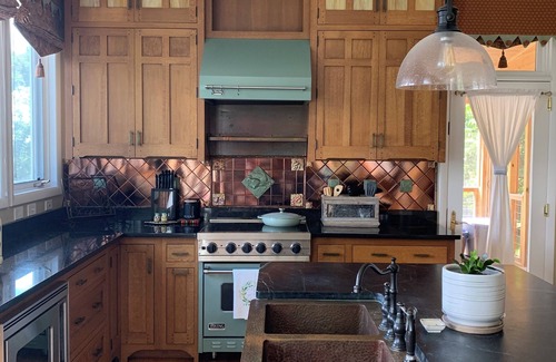 Mountain Creek House | Spacious 5-bedroom house atop mountain- minutes from Downtown Chattanooga
