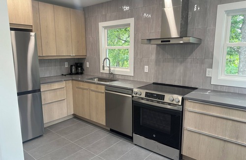 West Des Moines House | Spacious 5-bedroom house in welcoming West Des Moines with AC
